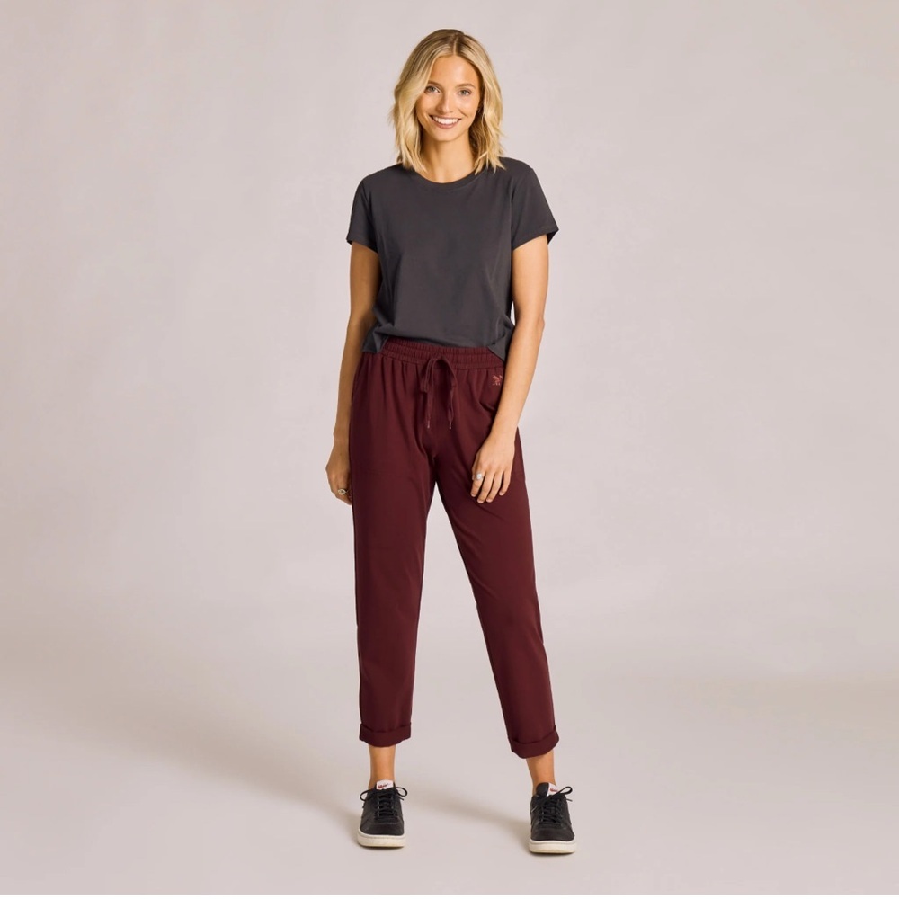 Life Is Good Women's Ankle-Length Drawstring Pants — Burgundy